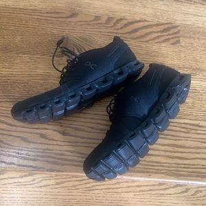 OC On Cloud All Black Sneakers